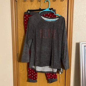 RAE DUNN women’s size large Christmas pajamas